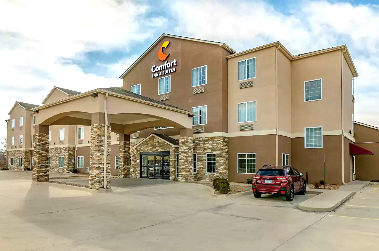 Lodging Comfort Inn exterior